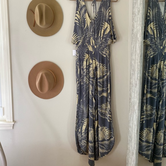 O’NEILL JUMPSUIT. BRAND NEW!! - Picture 2 of 8